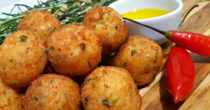 Lanche: Bolinho de Bacalhau com Batata Sequinho e Saboroso