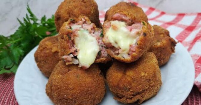 Lanche: Aprenda o Segredo do Bolinho de Linguiça Toscana com Queijo que Derrete na Boca