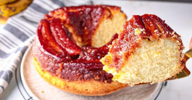 Bolos: Bolo de Banana Caramelizada com Massa Fofinha que Derrete na Boca