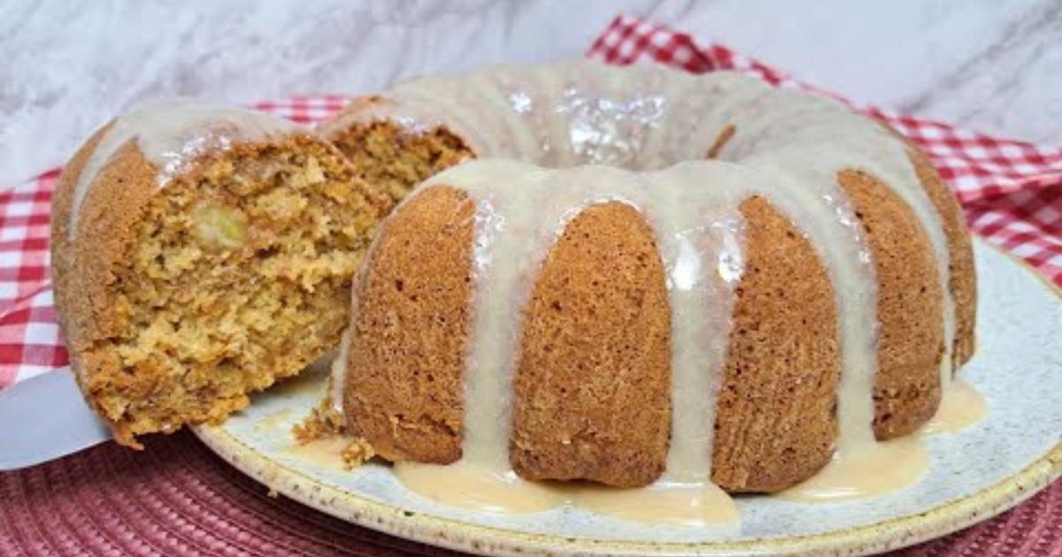 Você Nunca Provou um Bolo de Banana com Brigadeiro de Caramelo Assim!