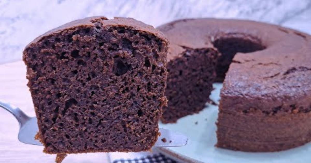 Você Precisa Provar Este Bolo de Chocolate com Creme de Leite Molhadinho