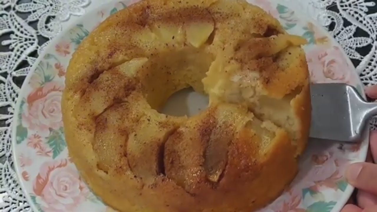 Aprenda a fazer um bolo de maçã com canela fofinho e delicioso, perfeito para o...