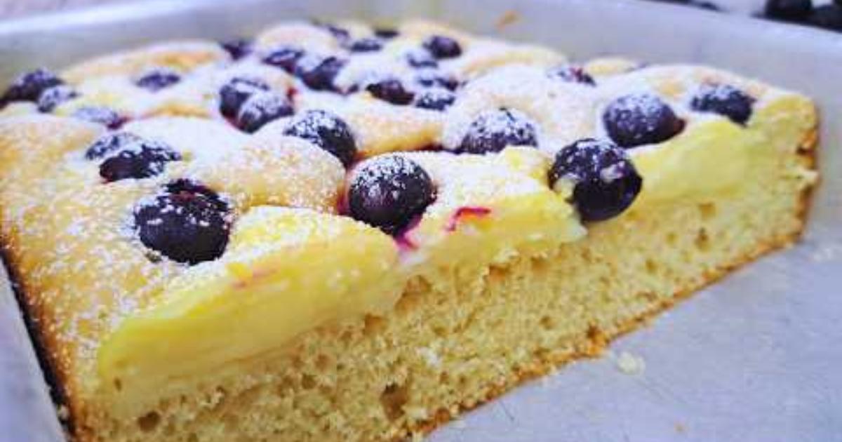 Descubra o segredo do bolo de uva com creme mais fofinho e cremoso