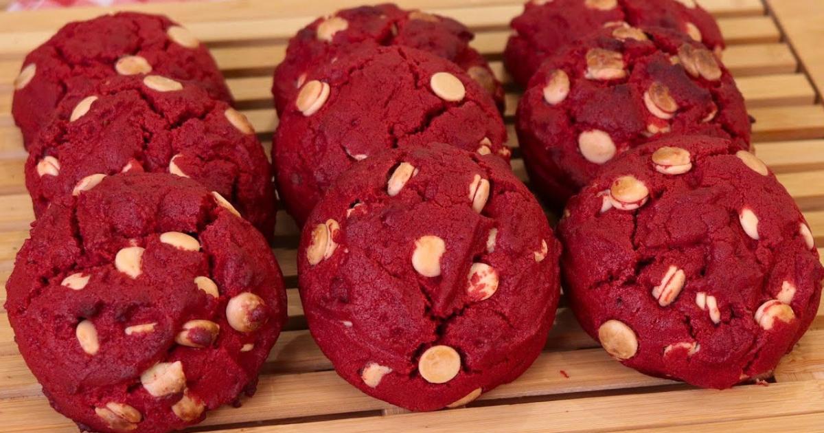 Cookie vermelho com chocolate branco, super fácil e delicioso....
