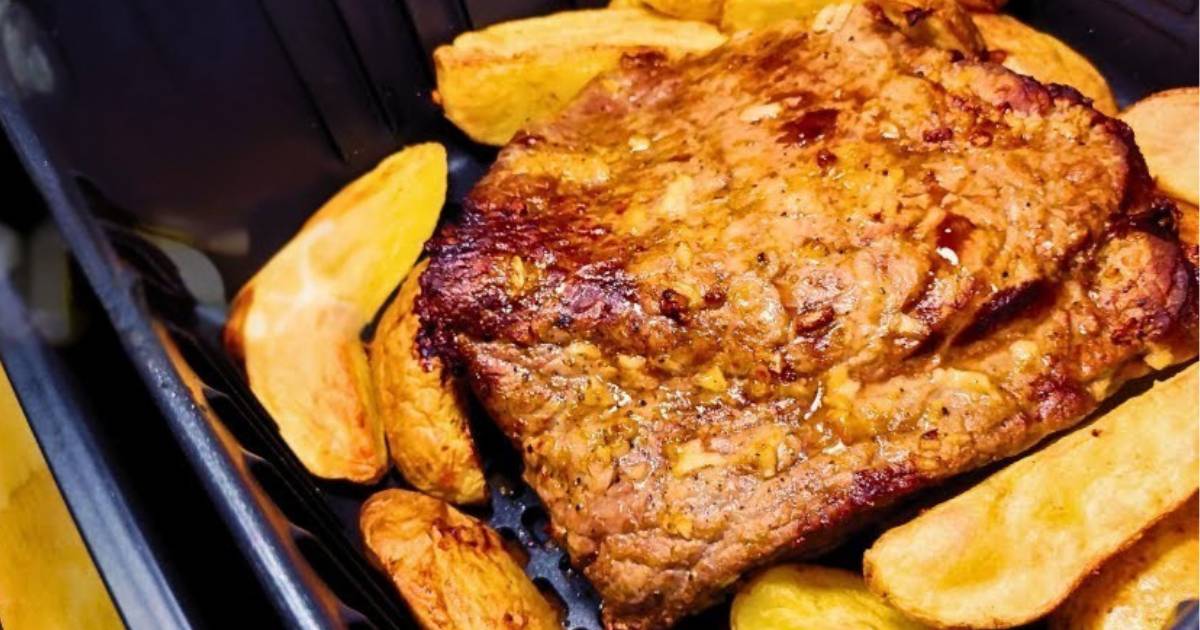 A receita Coxão Mole Suculento Na Airfryer Fácil Demais ensina a preparar carne suculenta e...
