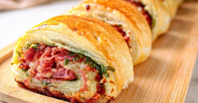 Lanche: Descubra Esse Lanche com Massa Folhada e Calabresa Que Fica Pronto em Minutos