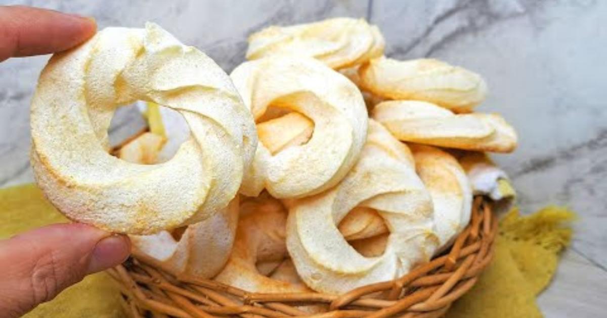 Donut de polvilho azedo crocante, simples e pronto em poucos minutos....