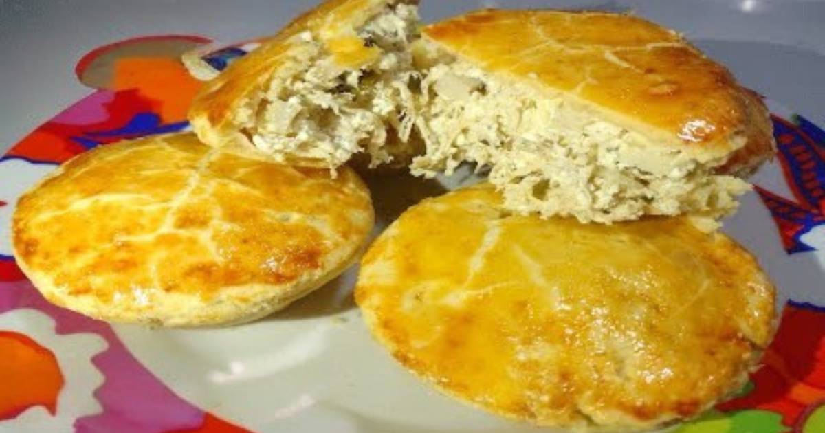Empada de Frango com Ricota Cremosa e Deliciosa traz massa leve e recheio irresistível. Veja...