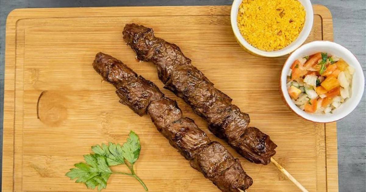 Aprenda a preparar Espetinho de Carne Bovina Temperado, uma receita fácil e deliciosa para suas...
