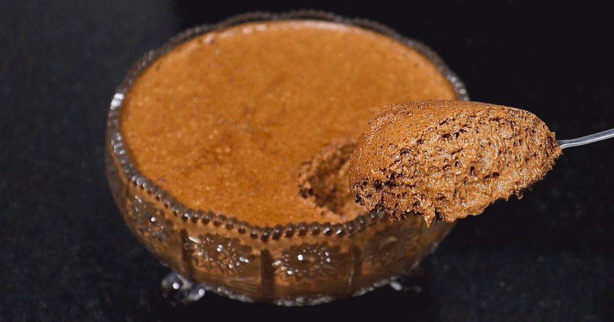 Mousse de chocolate saudável, leve e com textura incrível....