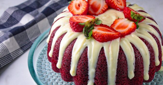 Bolos: Esse Bolo Caseiro Red Velvet é Simplesmente Incrível e Muito Fofo