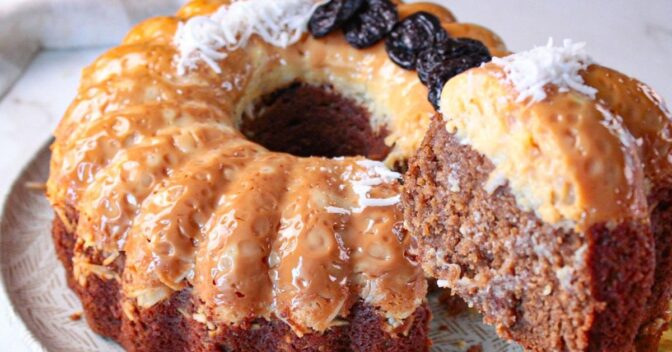 Bolos: Esse Bolo de Ameixa e Coco Vai Conquistar Seu Café da Tarde