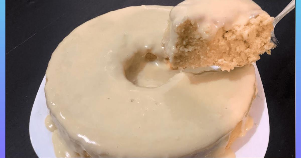 Bolo de baunilha fácil com calda cremosa e muito sabor....