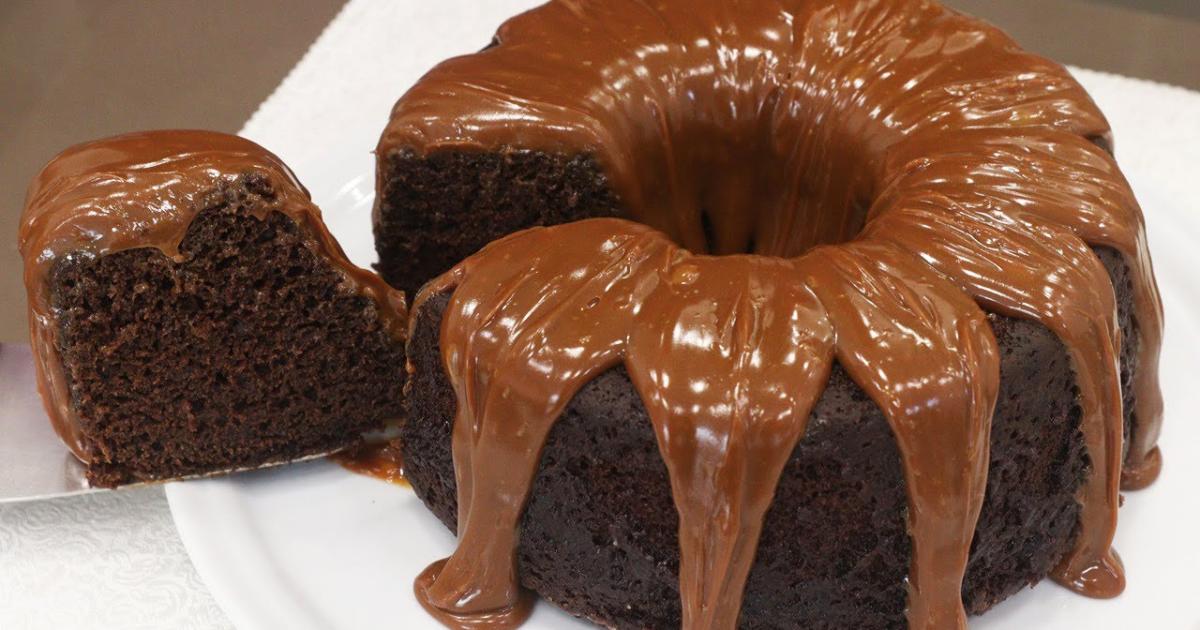 Bolo de mel sem ovos, úmido, macio e fácil de preparar....