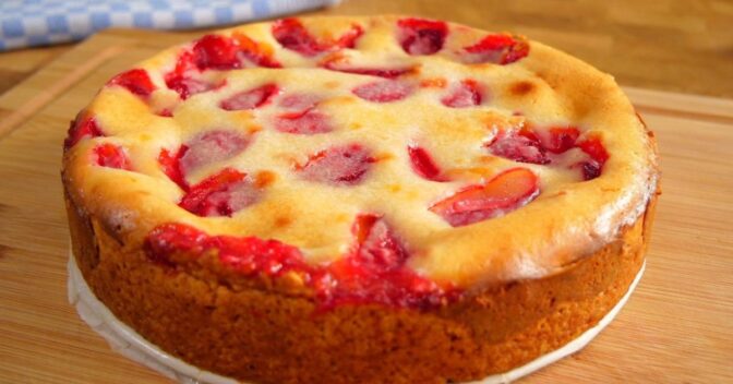 Bolos: Esse Bolo de Morango com Creme Azedo é o Mais Gostoso Que Já Fiz