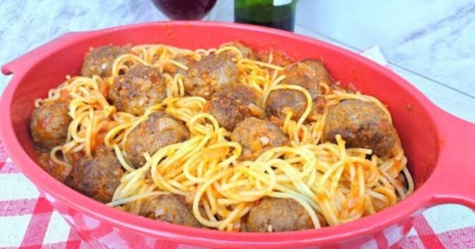 Especiais: Receita Clássica: Veja Como Fazer Macarrão com Almôndegas de Forma Simples e Rápida