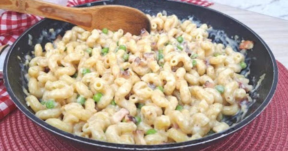 Macarrão Cremoso com Bacon e Ervilha: Receita Rápida e Deliciosa!