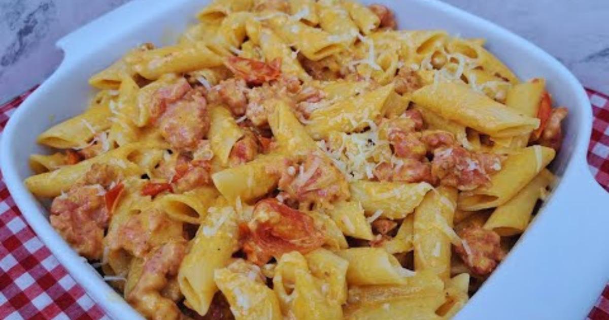 Receita de Macarrão Cremoso com Linguiça e Tomate que Vai Surpreender Você!