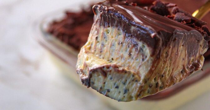 Sobremesas: Mousse de Maracujá com Chocolate Cremoso