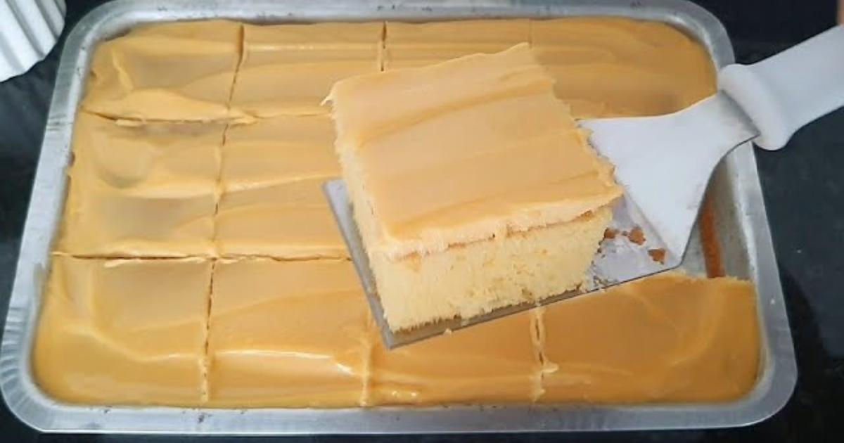 Bolo de gelatina feito no liquidificador, super fofinho e com cobertura cremosa....