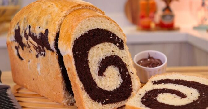 Pães: Pão de Chocolate Mesclado Que Cresce Muito e Derrete na Boca