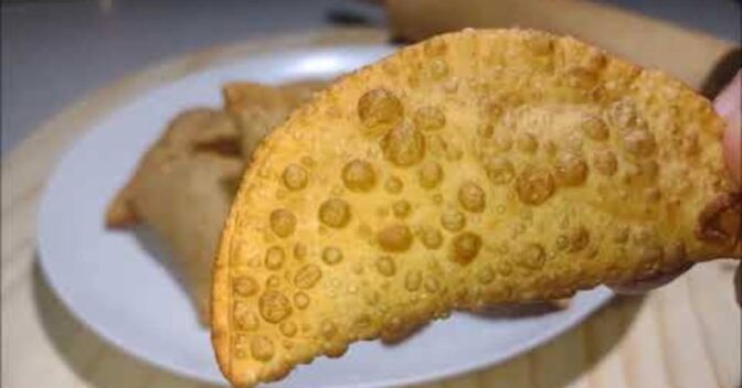 Lanche: Pastel Caseiro de Feira Sequinho Fácil e Crocante