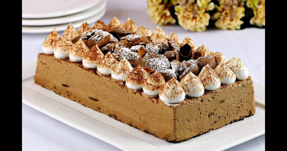Pavê mousse de chocolate cremoso e fácil, feito com apenas 3 ingredientes....