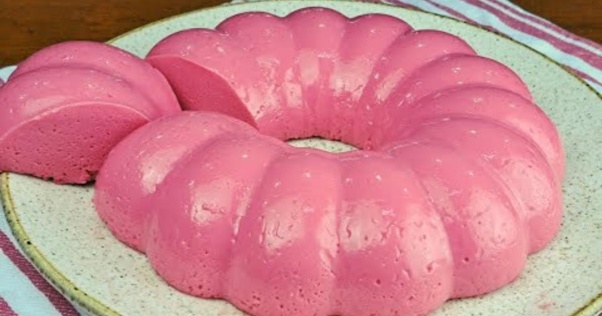 Receita prática de pudim de morango sem forno, perfeita para dias quentes....