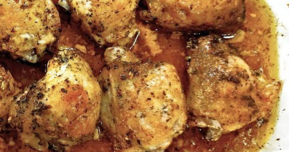 A receita Sobrecoxa Assada com Laranja e Maionese traz um frango dourado, suculento e cheio...
