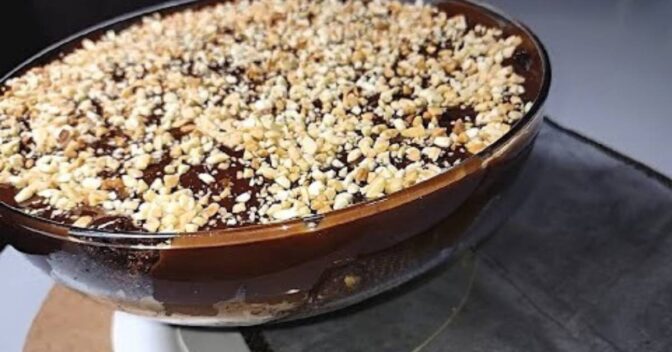 Páscoa: Sobremesa de Chocolate com Doce de Leite e Amendoim