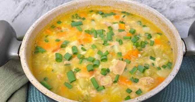 Sopa: Receita Surpreendente: Sopa de Galinha com Legumes Caseira com Macarrãozinho de Farinha