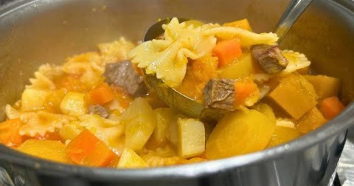 Aprenda a preparar uma deliciosa sopa de legumes com carne e macarrão, perfeita para aquecer...