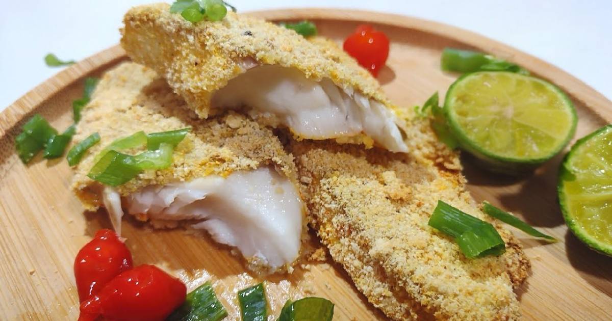 Tilápia Crocante na Airfryer Simples e Rápida é perfeita para um almoço leve e saboroso....