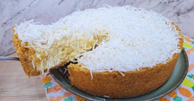 Tortas: Torta Cremosa de Abacaxi e Coco: Uma Delícia Irresistível para Qualquer Ocasião