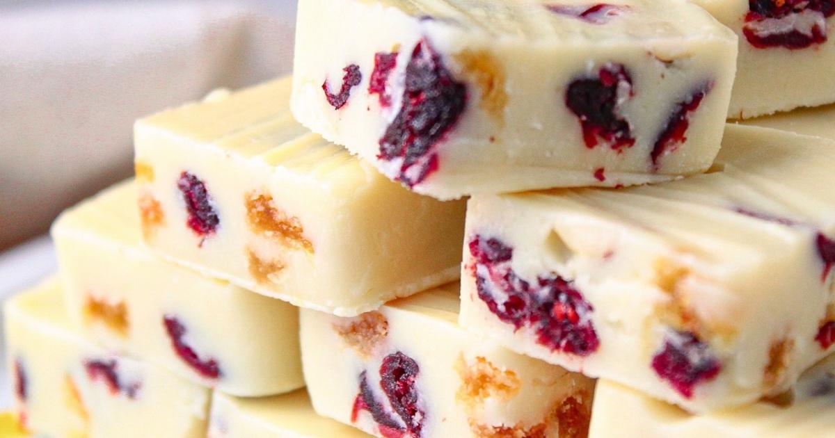 Doce fácil com chocolate branco, frutas secas e castanhas....