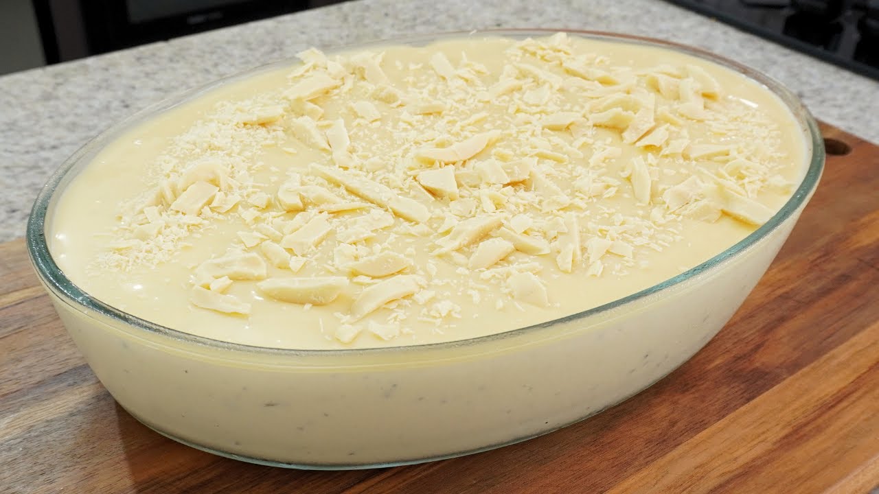 Sobremesa de maracujá com chantilly, chocolate e ganache branca geladinha....