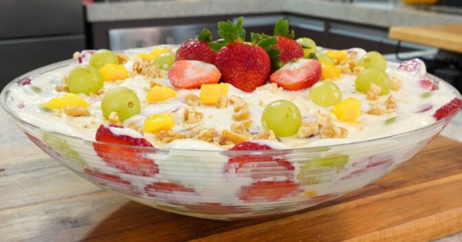 Sobremesas: Salada de Frutas com Mousse