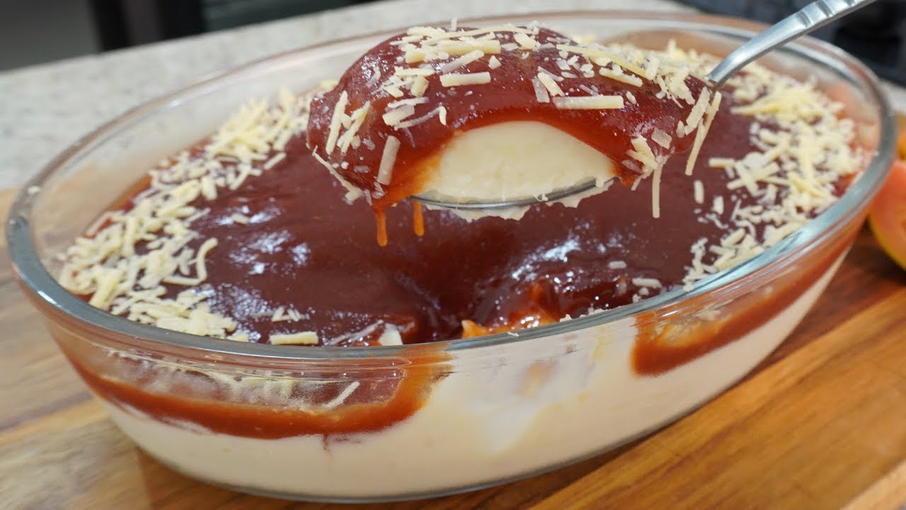 Sobremesa cremosa com creme de queijo e geleia de goiabada....