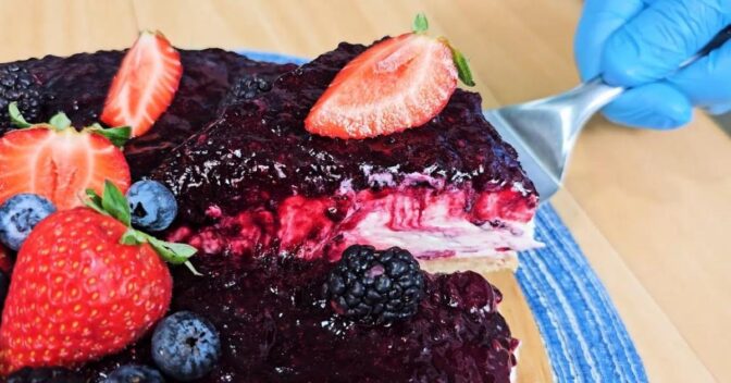 Sobremesas: A Cheesecake com Frutas Vermelhas Mais Cremosa que Você Já Viu