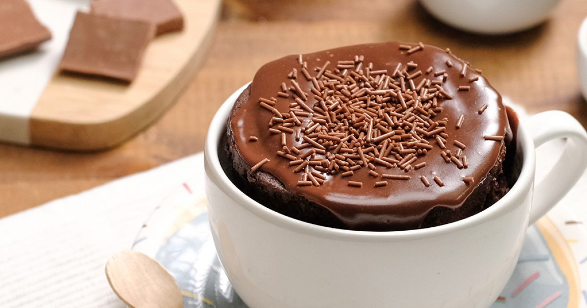 Bolo de Caneca Chocolate Fácil Micro-ondas é uma receita rápida e deliciosa para matar a...