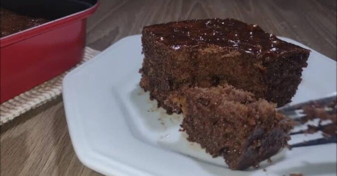 Bolos: Bolo de Chocolate Molhadinho Simples Delicioso