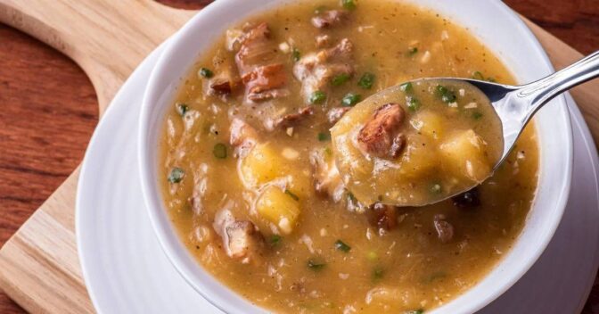 Caldos: Caldo de Mandioca com Carne Suína