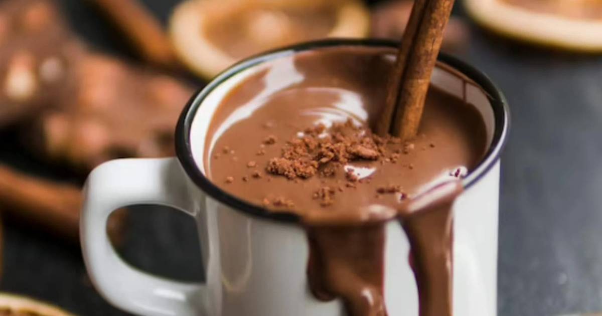 Chocolate Quente Cremoso com Três Ingredientes: veja como fazer um chocolate quente delicioso e fácil...