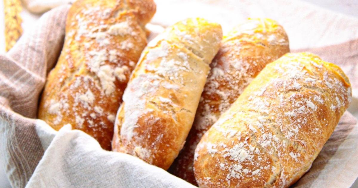 Pão ciabatta fácil, sem sova, com casquinha crocante e miolo leve....