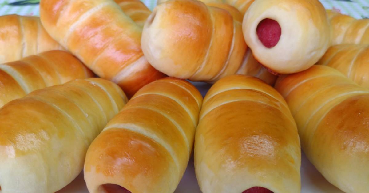 O Enroladinho Assado com Salsicha Fácil Delicioso é prático e perfeito para lanche da tarde,...