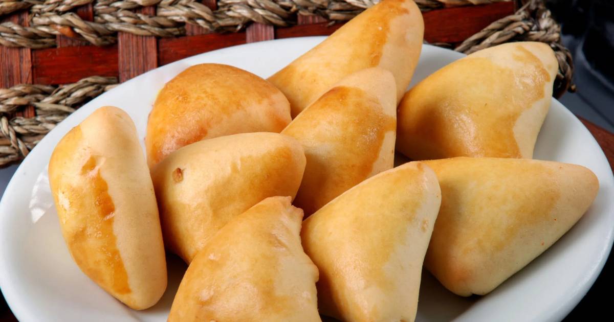 A Esfiha de Carne Refogada Fofinha Simples e Deliciosa é perfeita para festas e lanches...