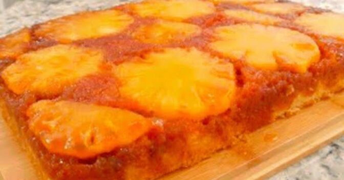 Bolos: Esse Bolo de Abacaxi Caramelizado Vai Te Surpreender