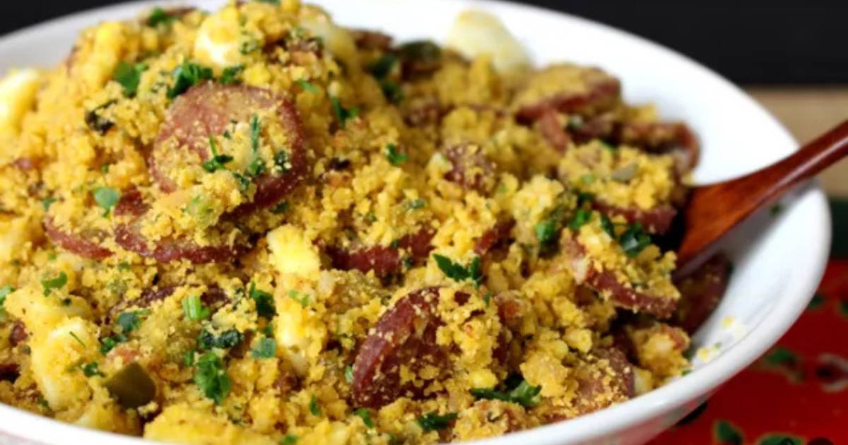 Farofa com Bacon Calabresa e Toque Cítrico é perfeita para churrasco ou assado. Aprenda essa...