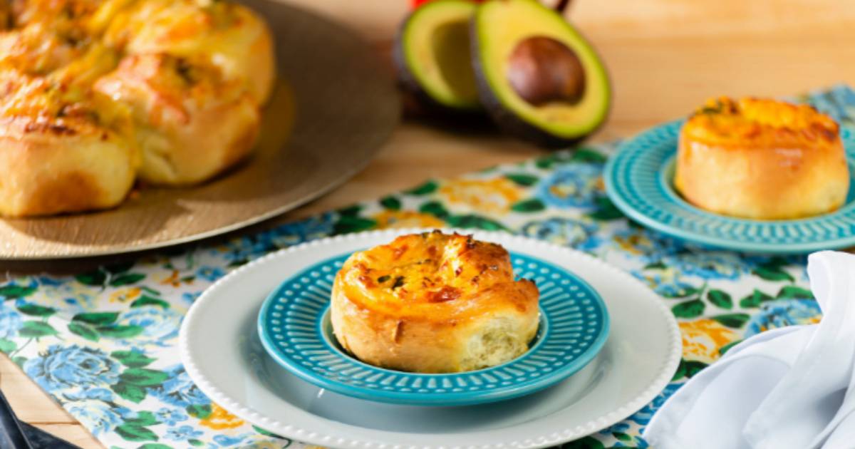 A Fatia Húngara Tradicional com Recheio Cremoso Simples é perfeita para o lanche, macia, com...