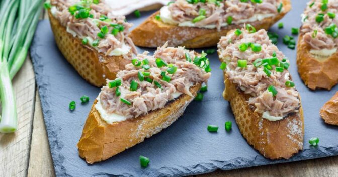 Lanche: Lanche de Atum no Pão Amanhecido Crocante